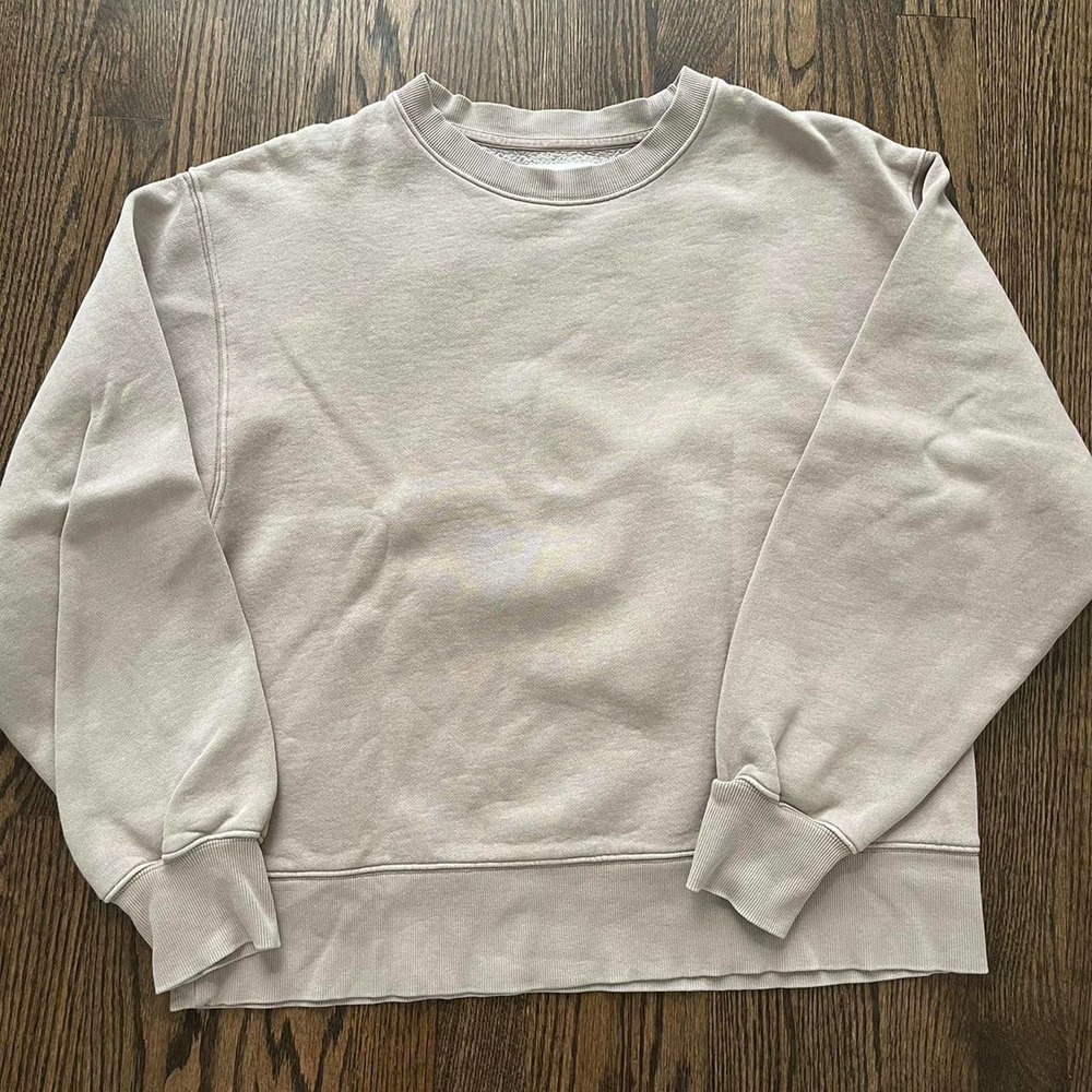 Tna aritzia sweatshirt size 1